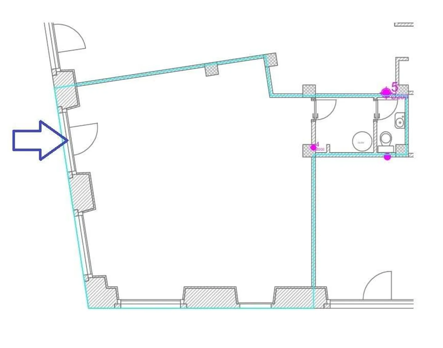 Magasin avec vitrines dans le centre historique - Photo 1 sur 1