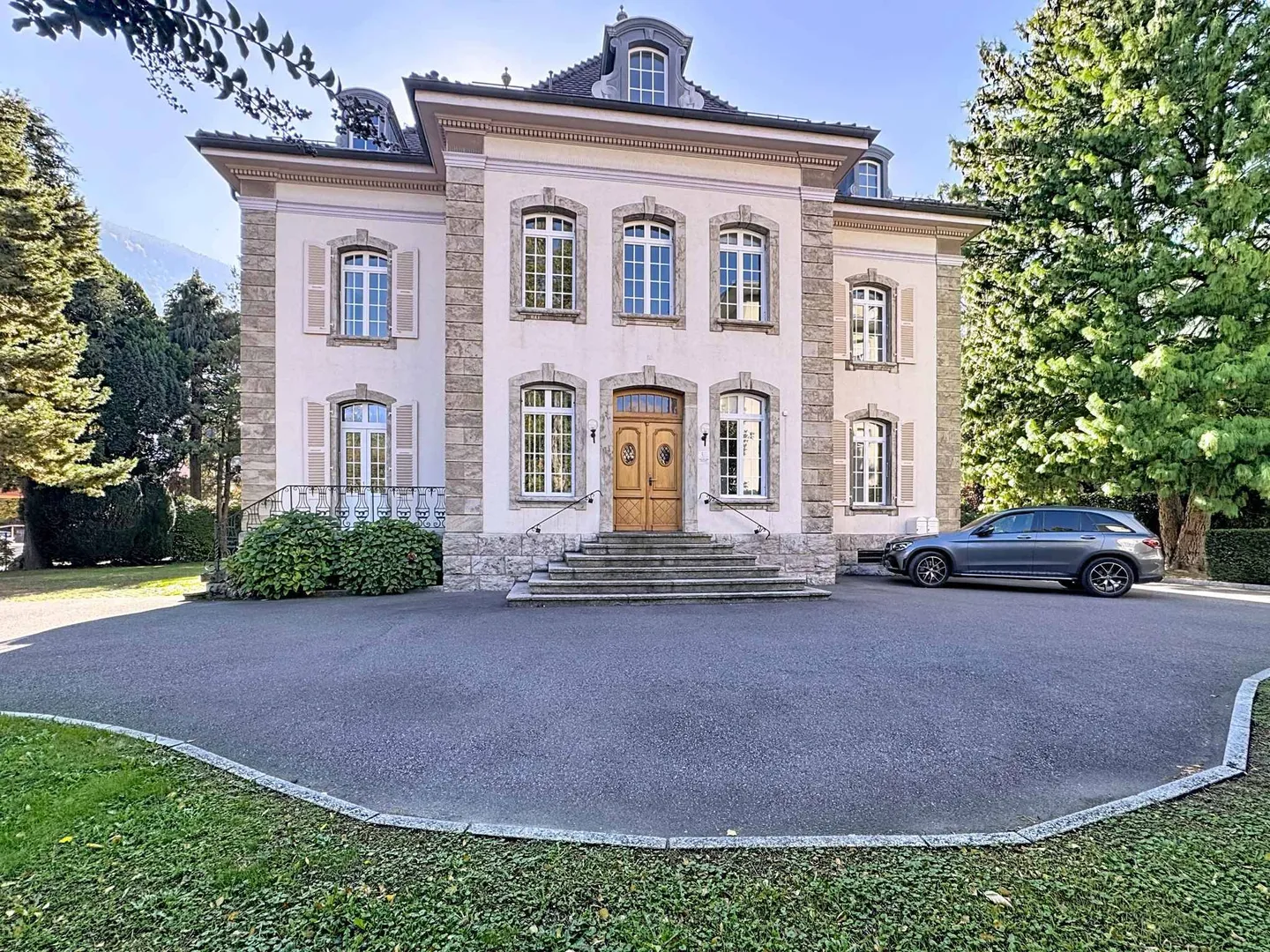 Prestigious residence in a sought-after area - Photo 10 of 13