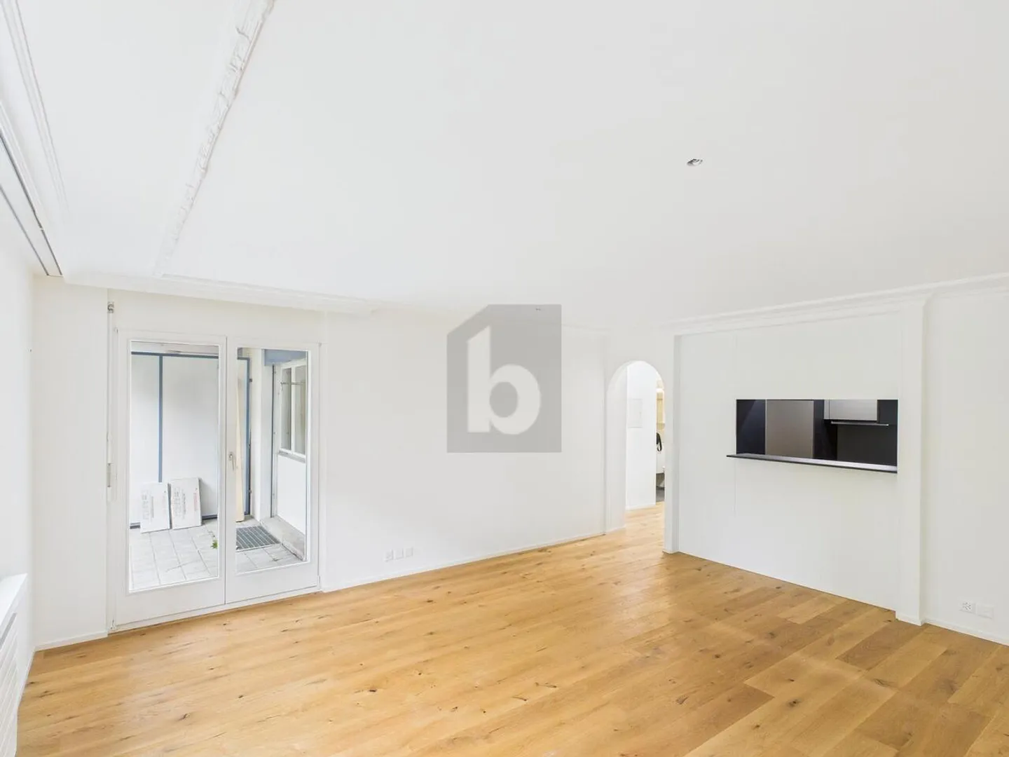 LUMINOSO, CON FLAIR E GIARDINO - Foto 3 di 6