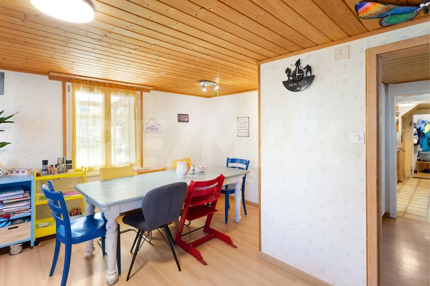 9-Room Semi-Detached House with Great Potential, Beautiful Garden at a Top Price! - Photo 6 of 13