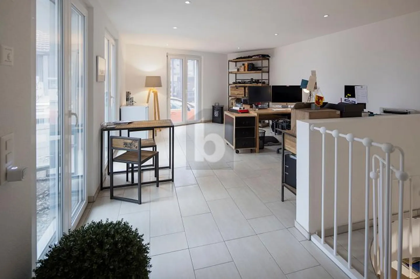 IDEAL FOR COSMETICS, HAIRDRESSER ETC. INCLUDING PARKING - Photo 3 of 6