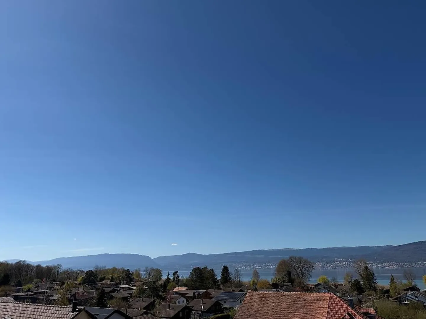 Appartement Charmant avec Vue sur le Lac - Photo 1 sur 3