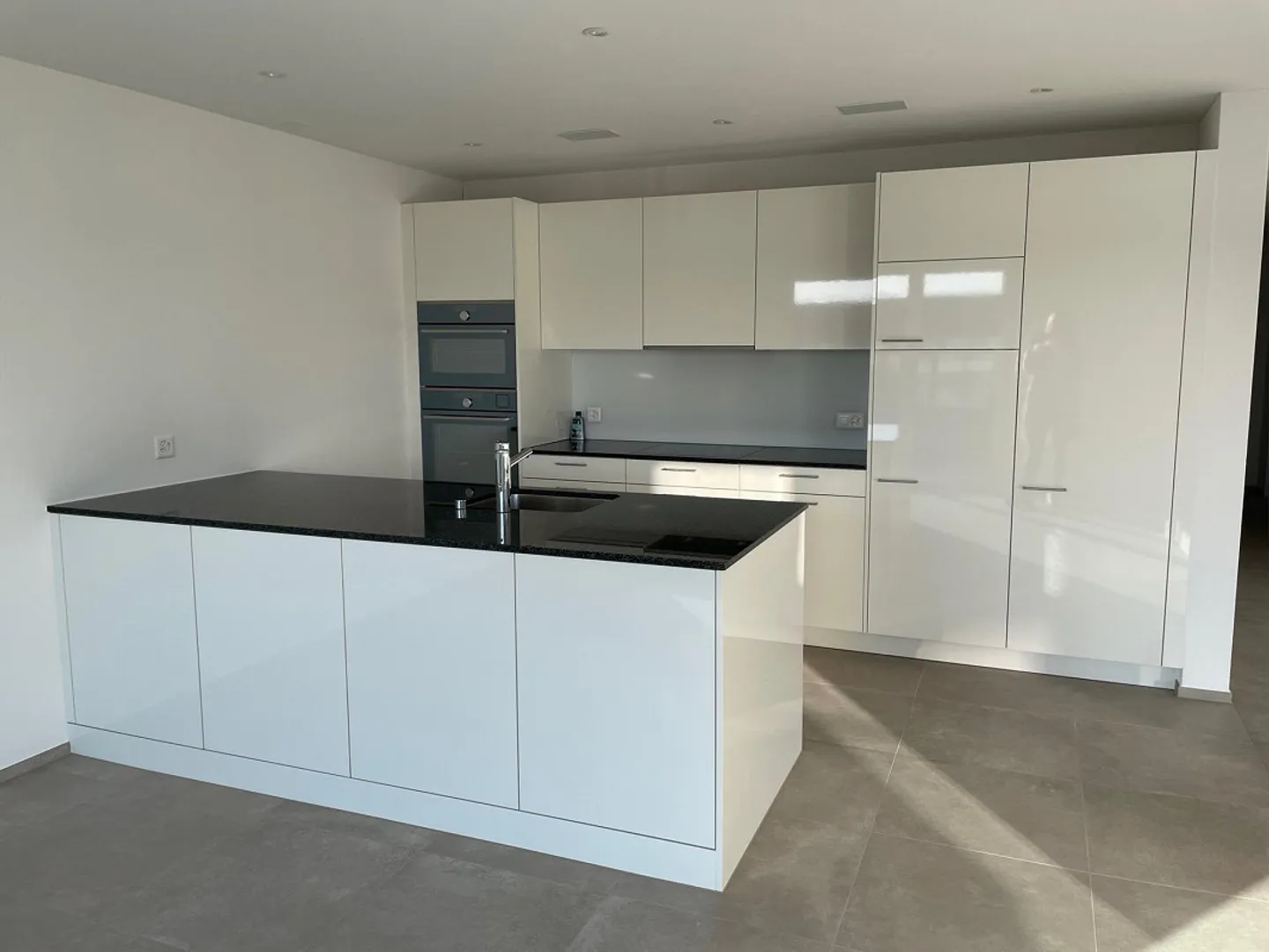 Modern 4.5-room apartment in ownership standard in a central location - Photo 4 of 16