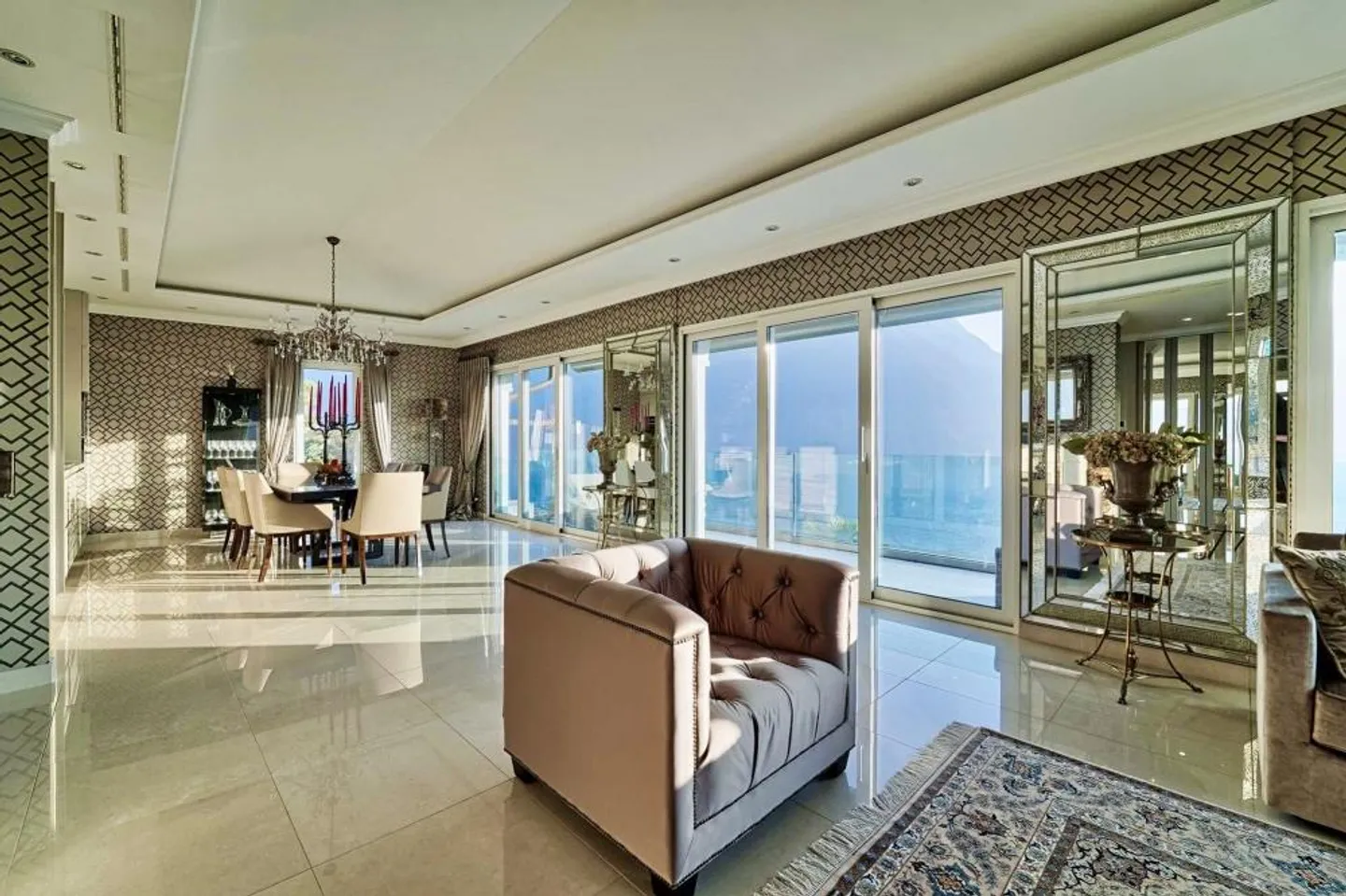 Penthouse de luxe élégant avec vue panoramique sur le lac - Photo 5 sur 11