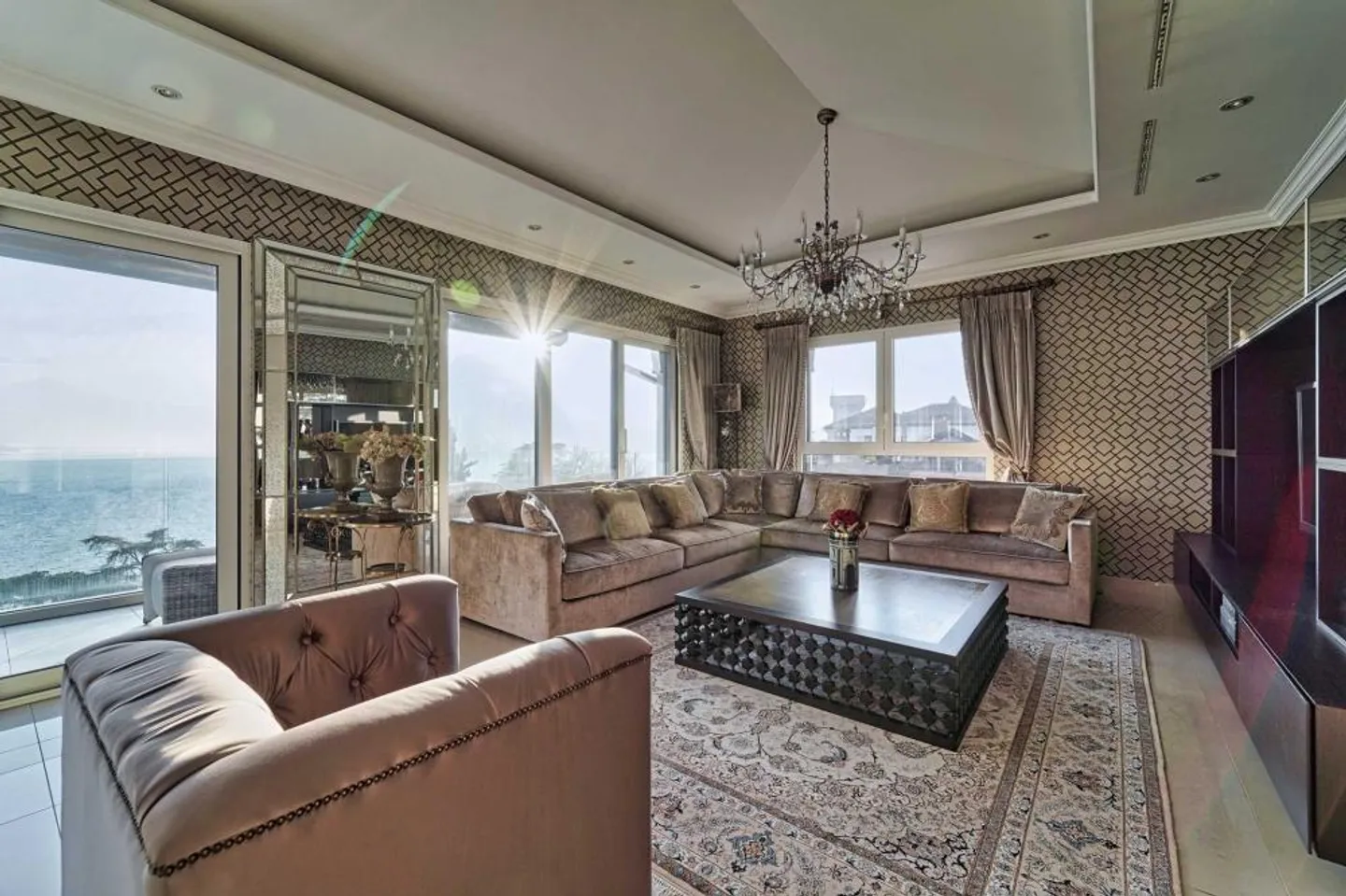 Penthouse de luxe élégant avec vue panoramique sur le lac - Photo 7 sur 11