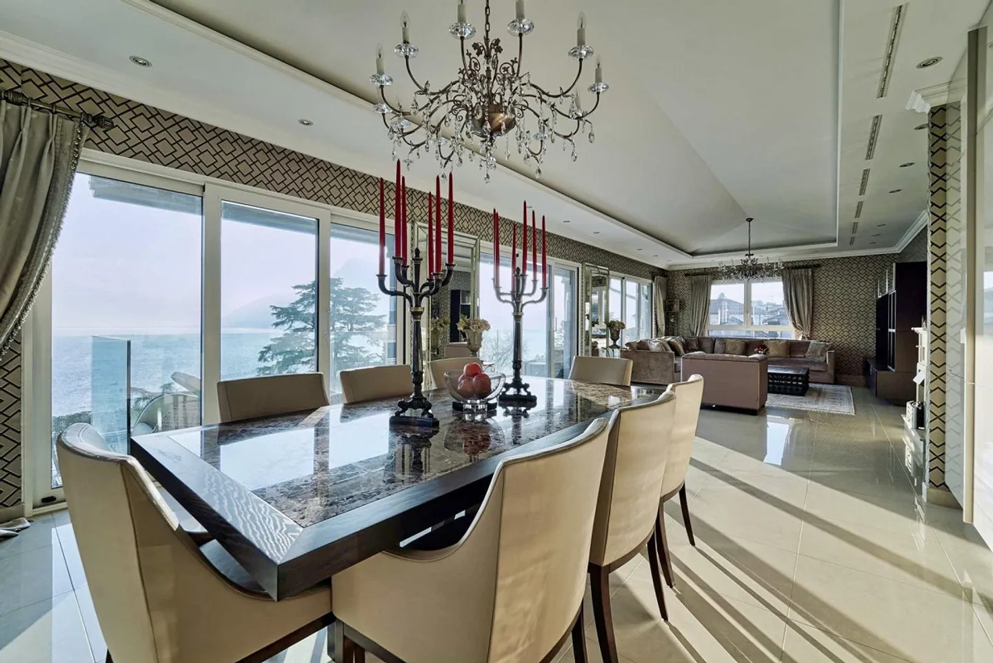 Penthouse de luxe élégant avec vue panoramique sur le lac - Photo 3 sur 11