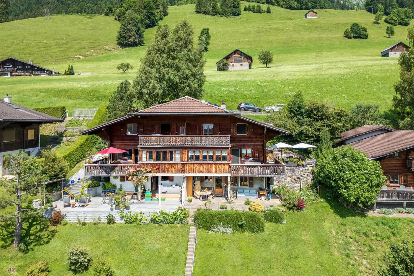 Chalet mitoyen en triplex jouissant d'une situation exceptionnelle - Photo 2 sur 13