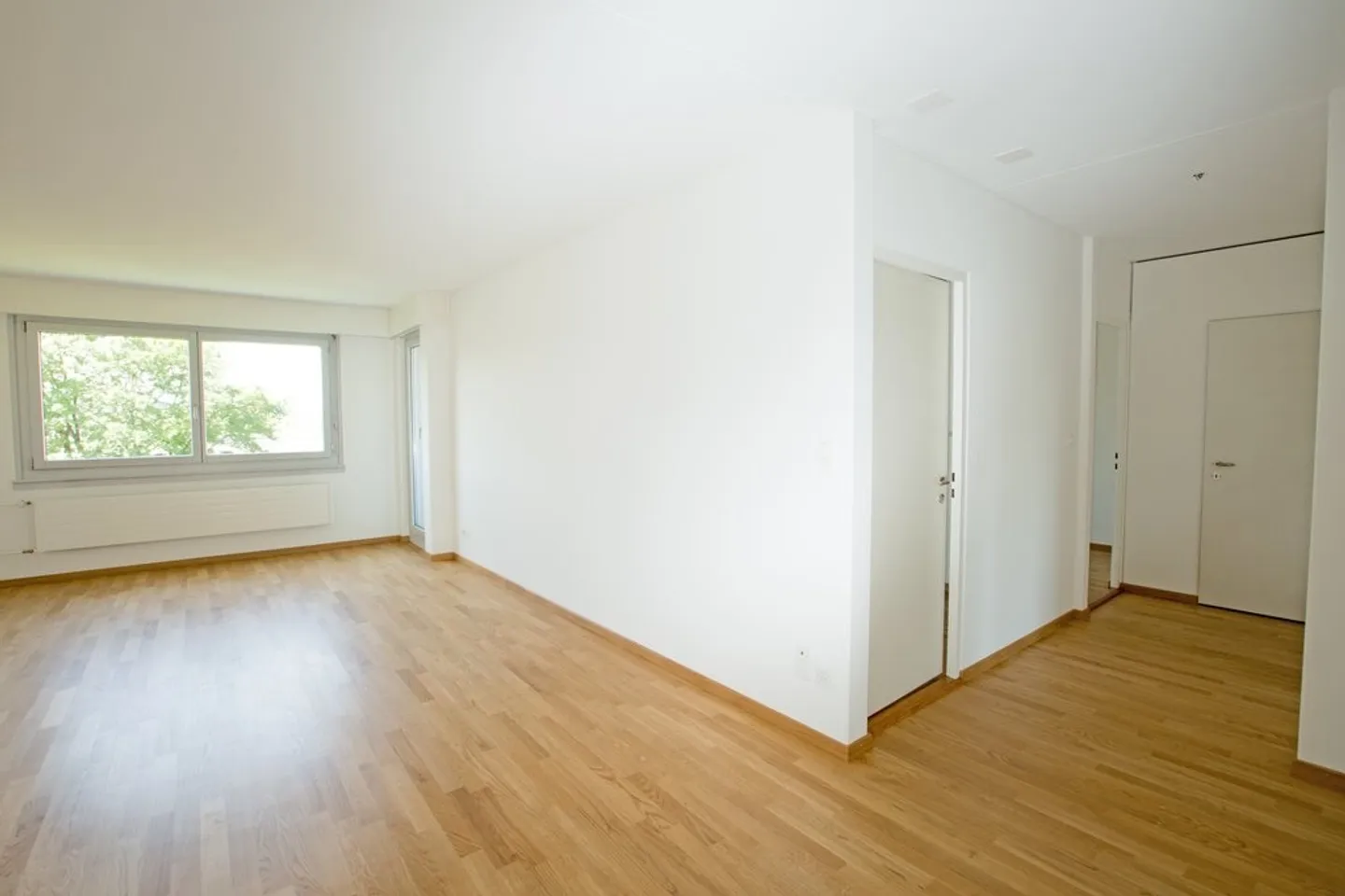 Appartamento luminoso con balcone - Foto 5 di 7