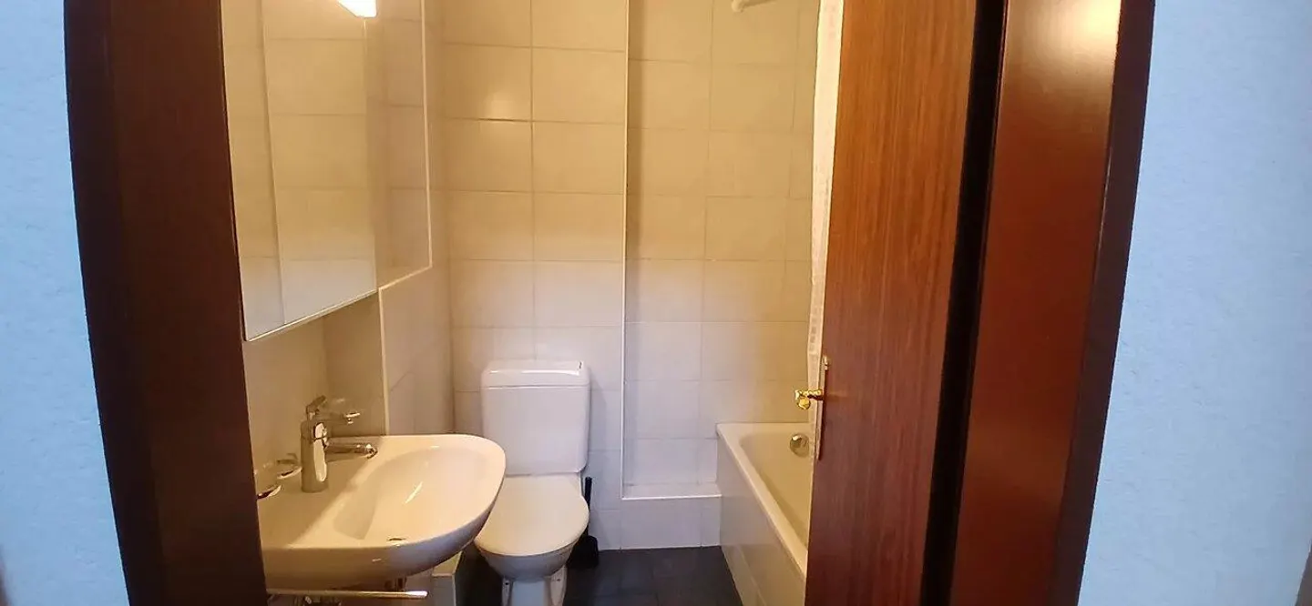 Stylish Room in Shared Apartment - Move in Today - Photo 3 of 12