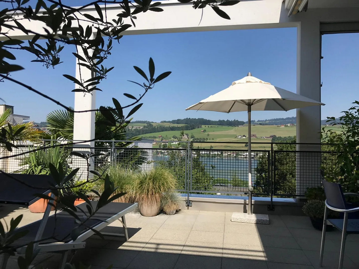 Bellissima casa a terrazza di 6,5 stanze a Küssnacht am Rigi - Foto 1 di 6
