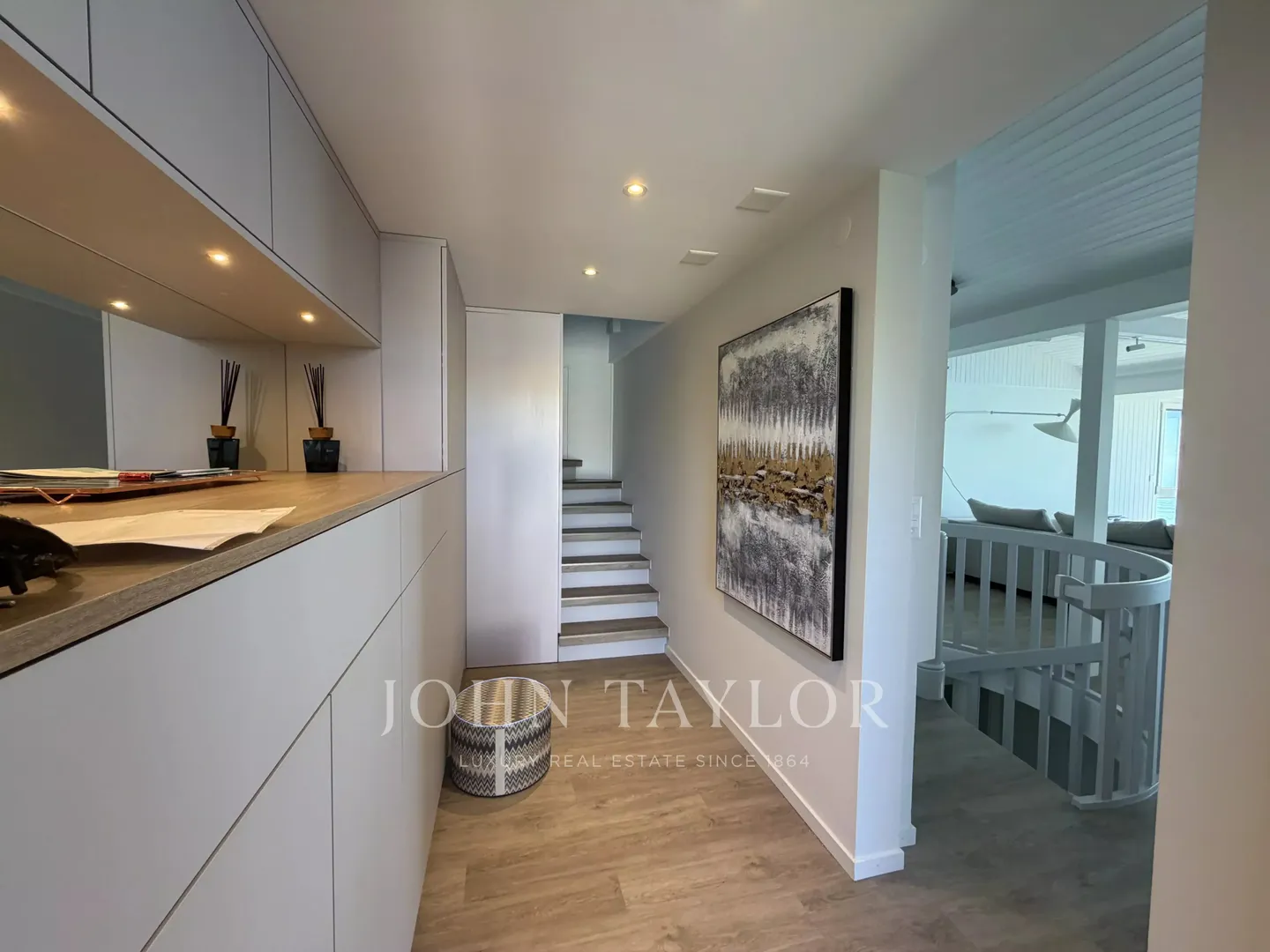 Charming Lakefront House in Cully - Photo 2 of 10