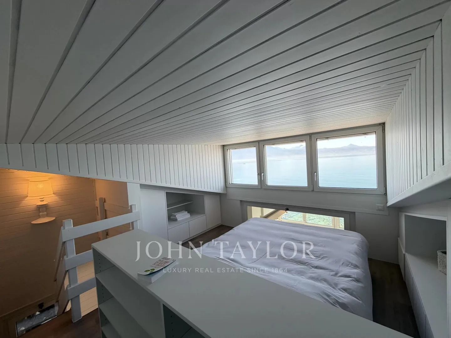 Charming Lakefront House in Cully - Photo 6 of 10