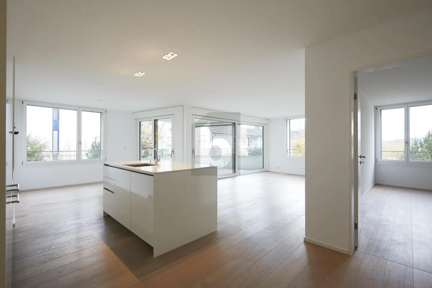 SUNNY, SPACIOUS AND CENTRAL - Photo 3 of 6