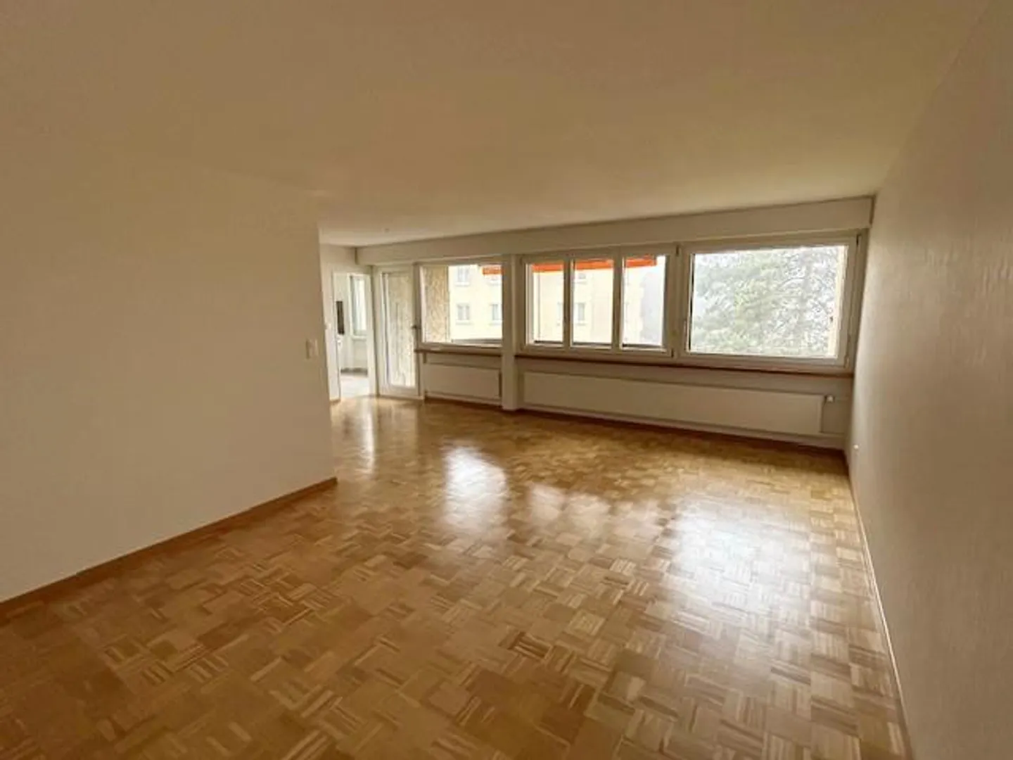 Attractive 3.5-room apartment in a central location - Welcome home! - Photo 3 of 10