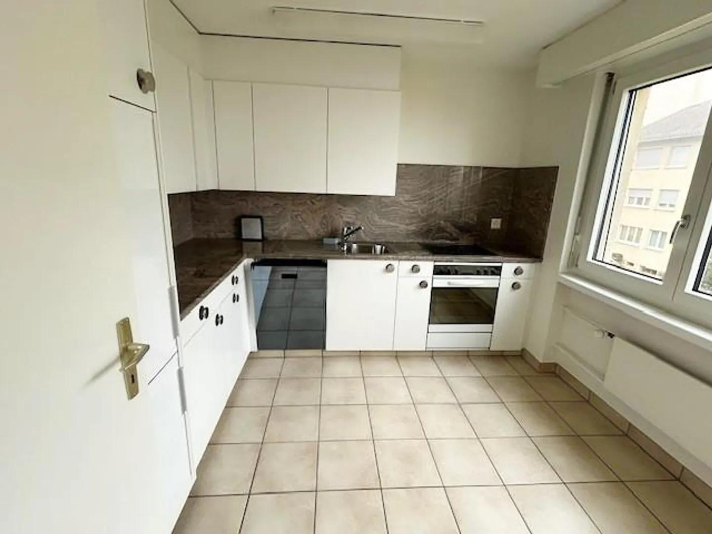 Attractive 3.5-room apartment in a central location - Welcome home! - Photo 4 of 10