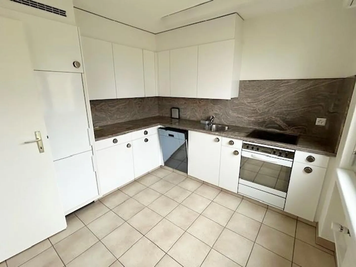 Attractive 3.5-room apartment in a central location - Welcome home! - Photo 5 of 10