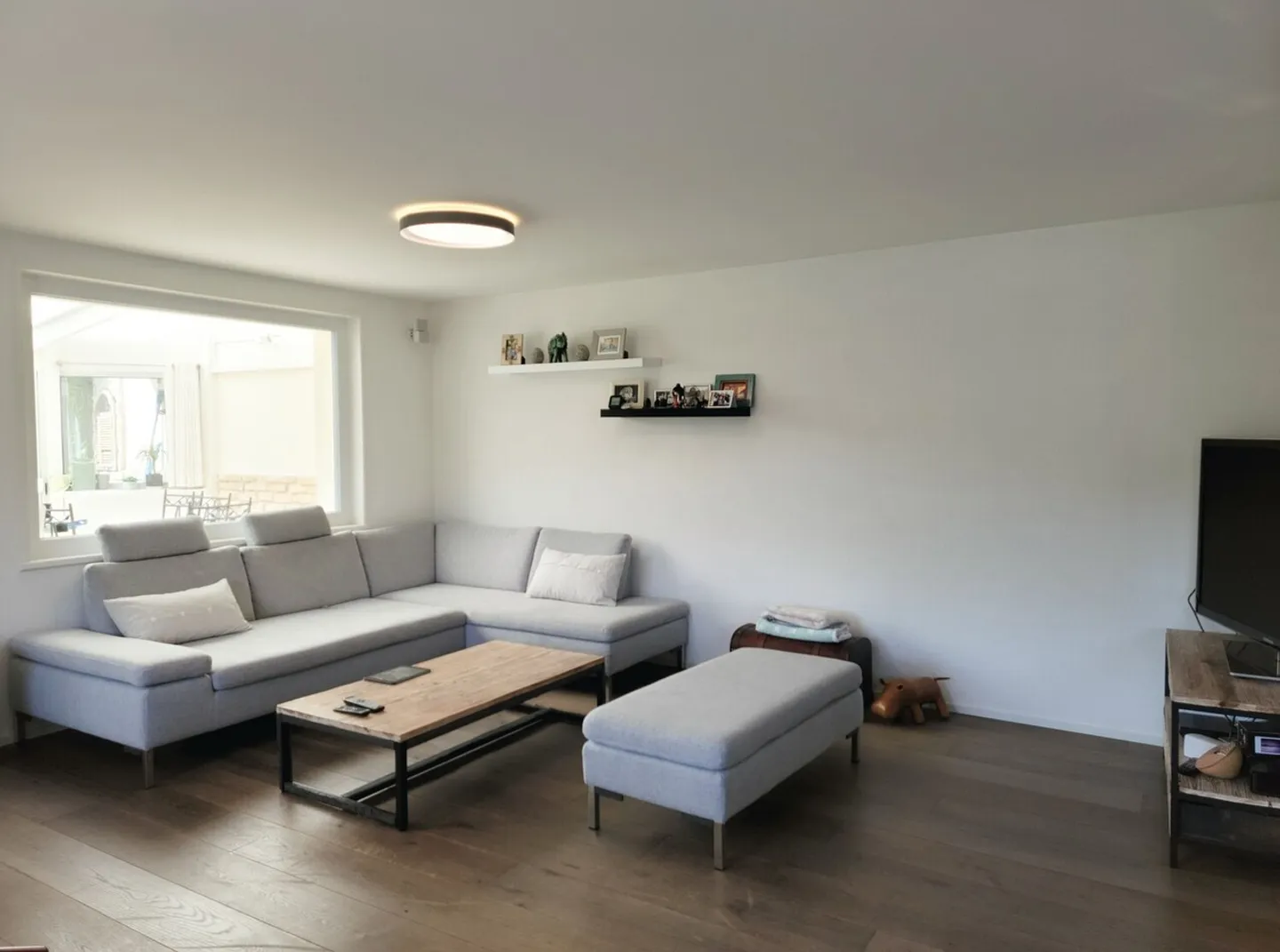 Magnifique villa avec véranda et beau jardin de 5.5 pièces! - Photo 4 sur 10