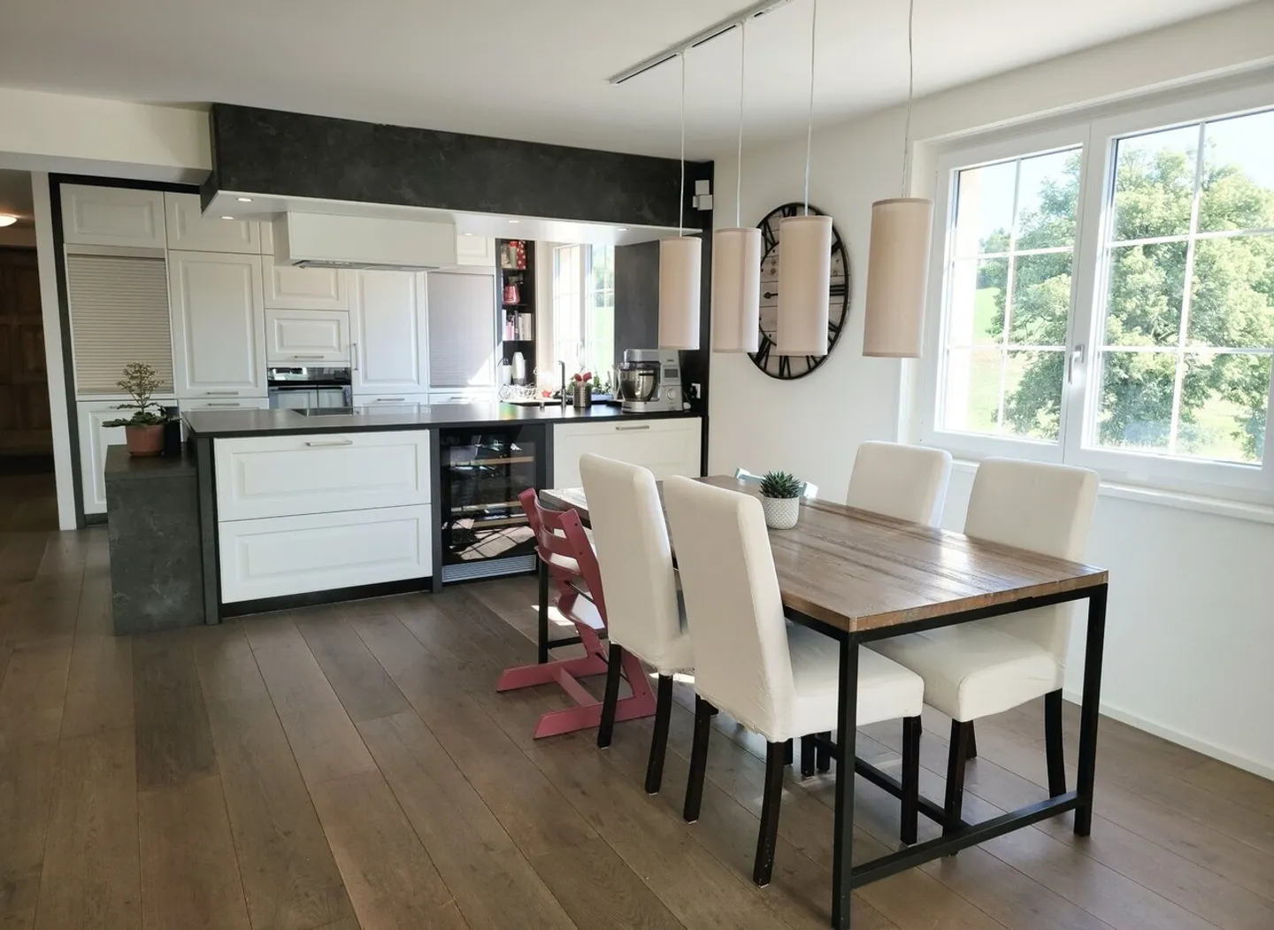 Magnifique villa avec véranda et beau jardin de 5.5 pièces! - Photo 2 sur 10