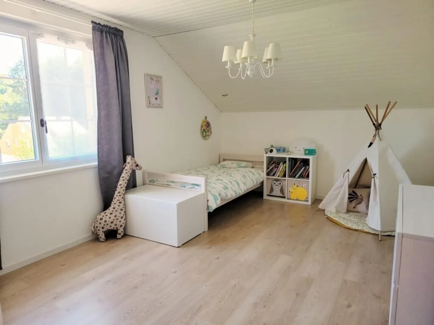 Magnifique villa avec véranda et beau jardin de 5.5 pièces! - Photo 6 sur 10