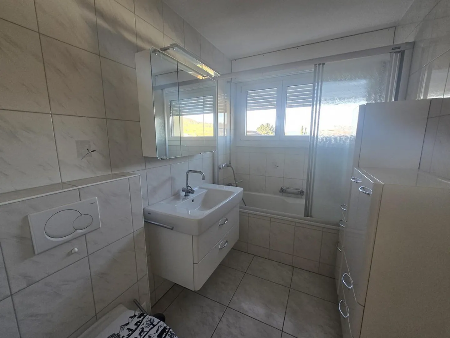 Wohnen mit Aussicht  3.5 Zimmer mit neuer Küche und grossem Balkon - Foto 4 di 7