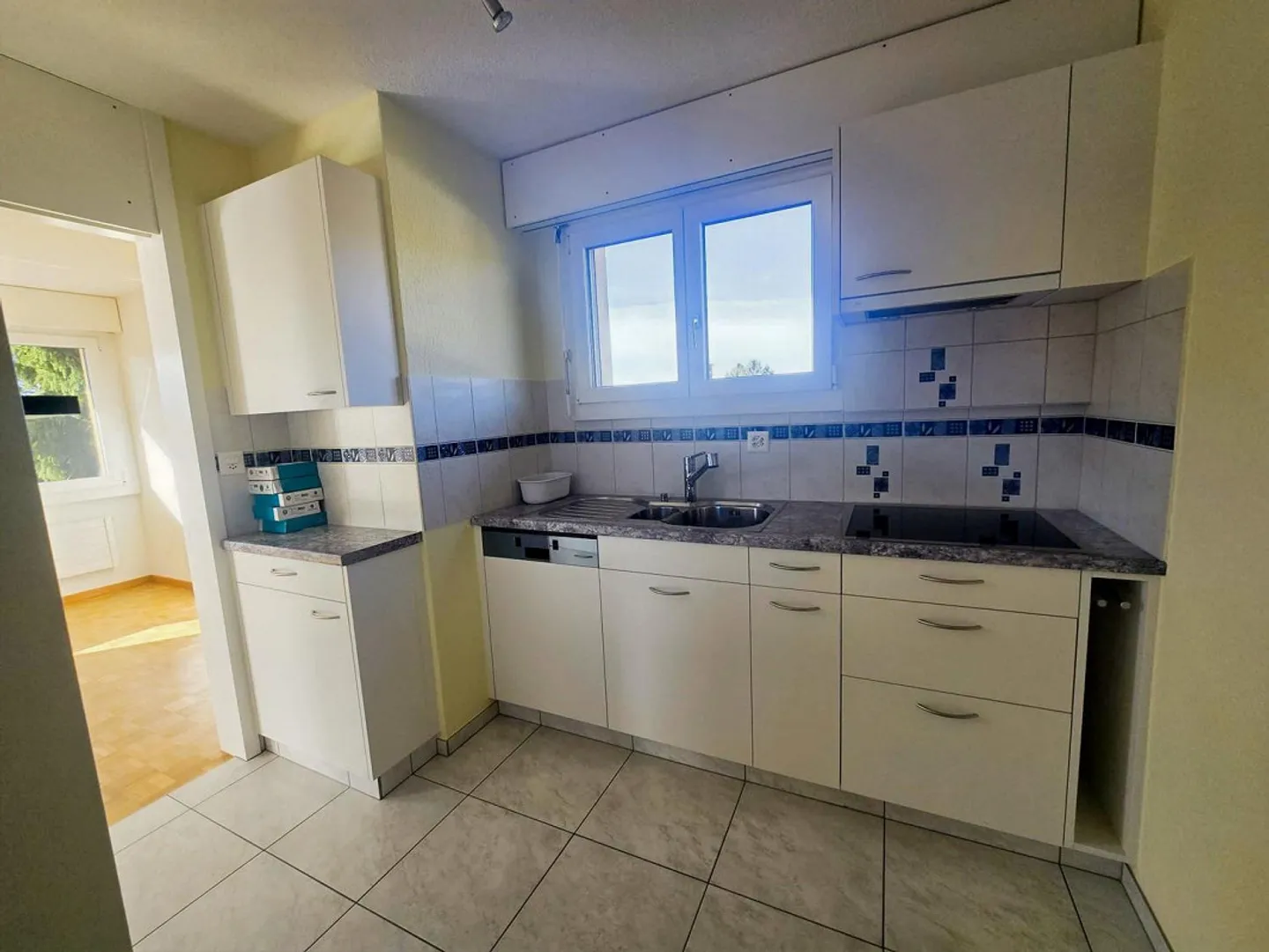 Wohnen mit Aussicht  3.5 Zimmer mit neuer Küche und grossem Balkon - Foto 5 di 7