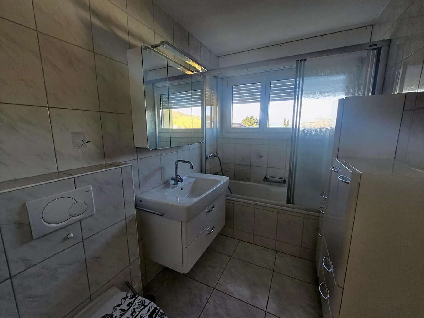 Wohnen mit Aussicht  3.5 Zimmer mit neuer Küche und grossem Balkon - Foto 6 di 7