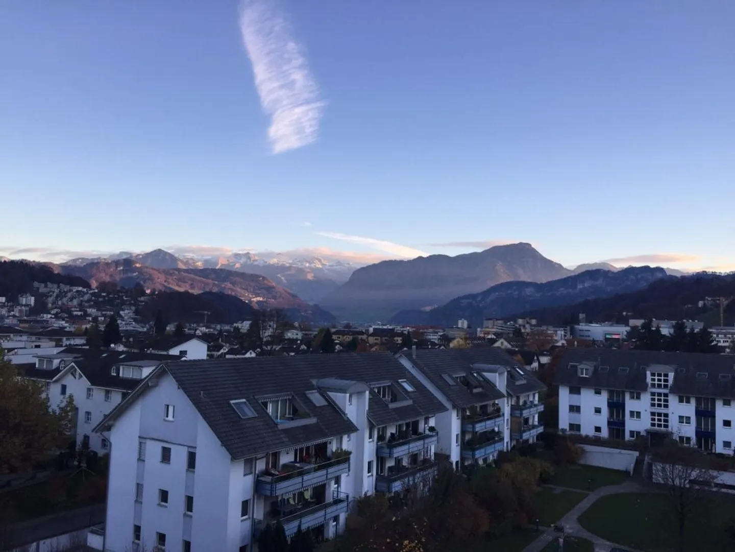 Appartamento 2 1/2 locali con vista unica sul lago e sulle montagne - Foto 1 di 8