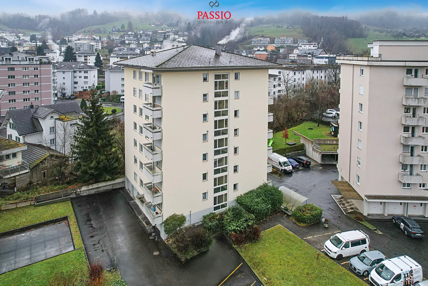 Appartement spacieux de 4,5 pièces dans un emplacement central - Photo 2 sur 15