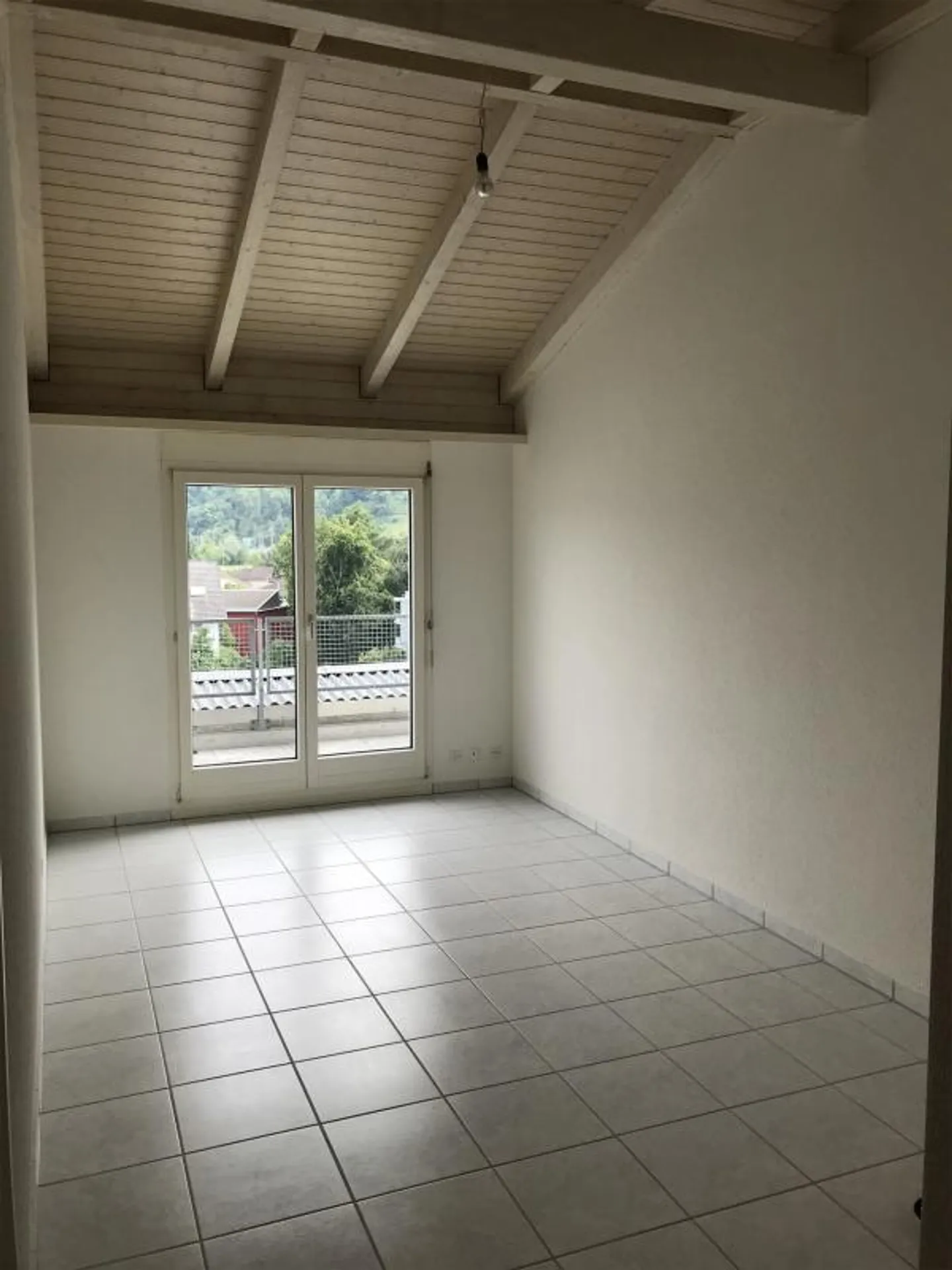 Appartamento 2 1/2 locali con vista unica sul lago e sulle montagne - Foto 4 di 8