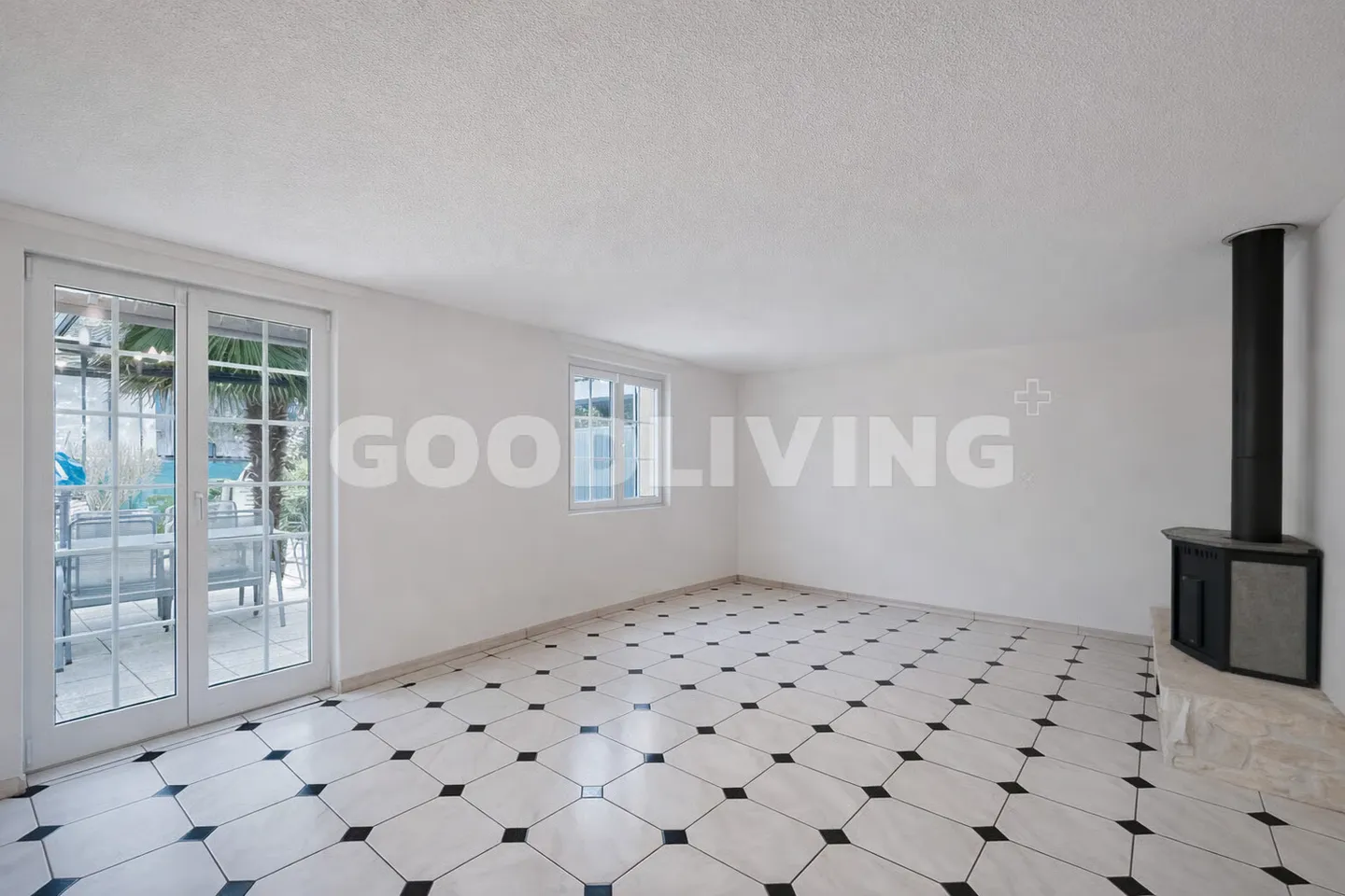Retreat with pool, garden and additional living space - Photo 7 of 13