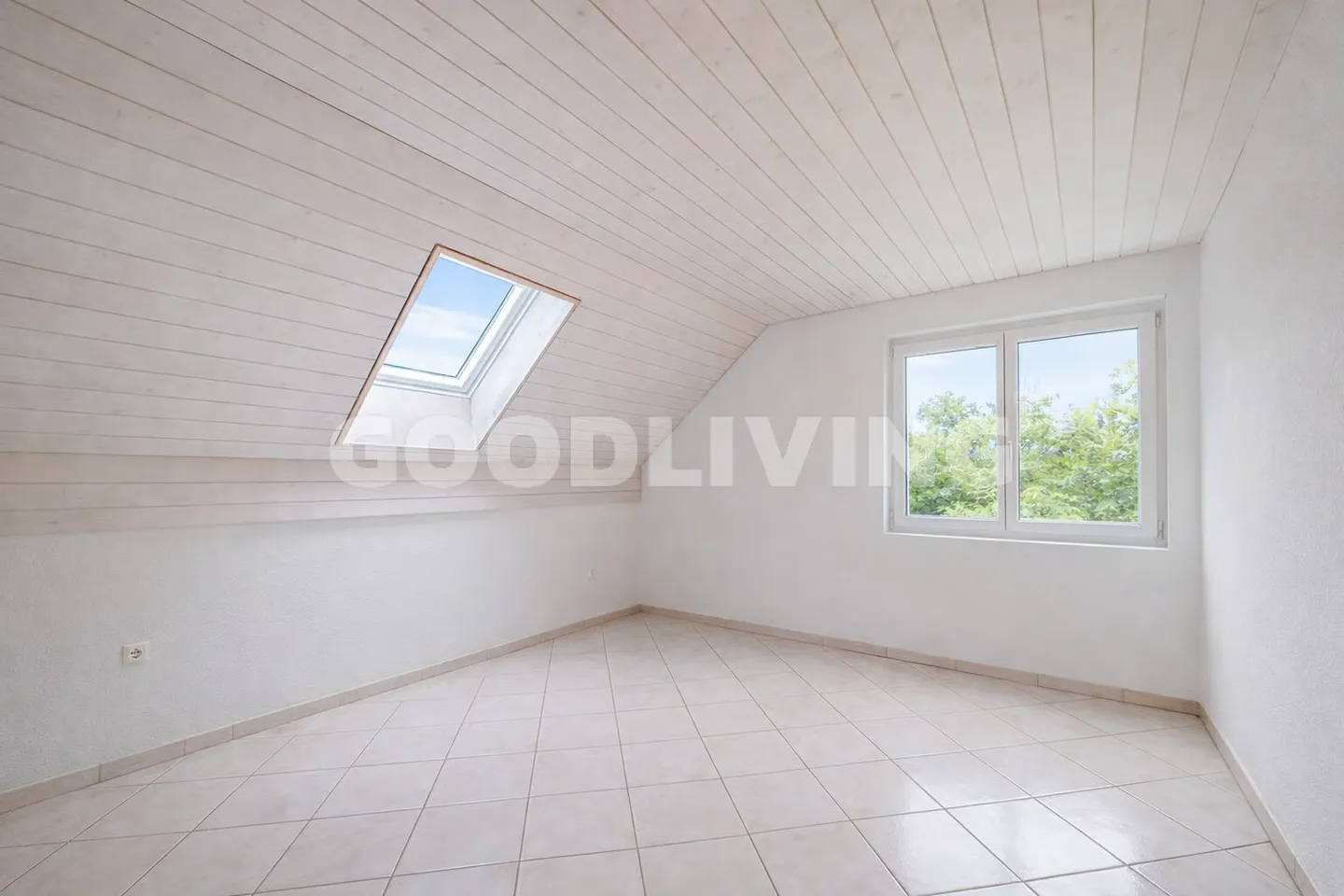 Retreat with pool, garden and additional living space - Photo 10 of 13