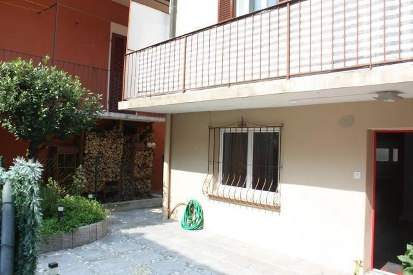 Charmantes 4,5-Zimmer-Haus mit Garten - Foto 8 von 13