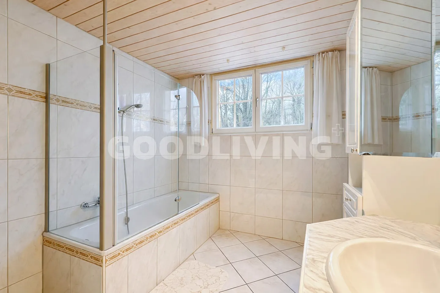 Retreat with pool, garden and additional living space - Photo 12 of 13