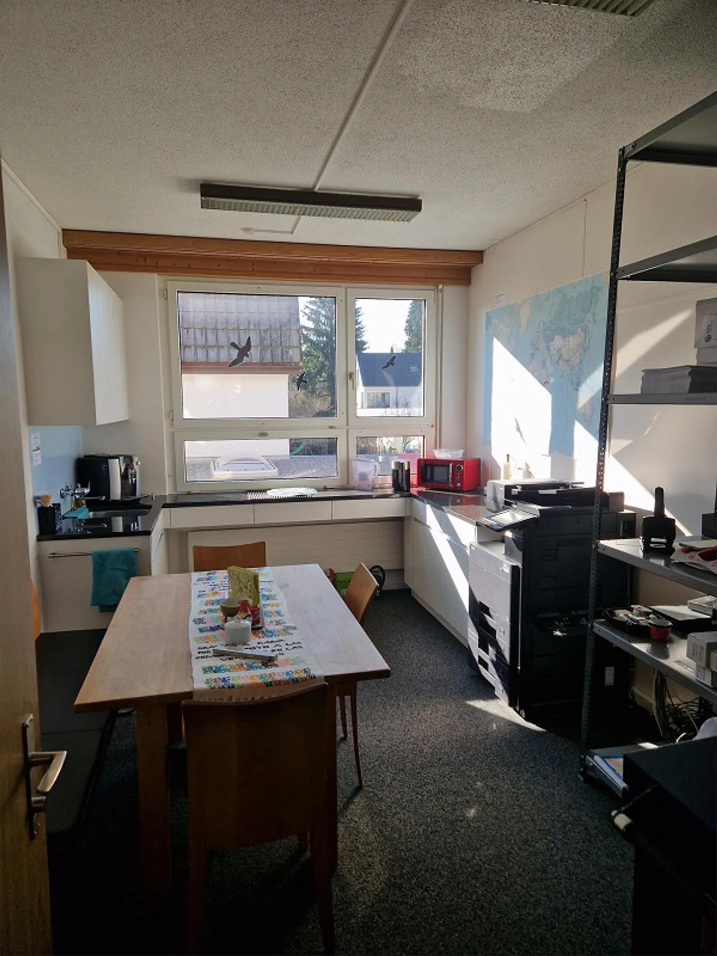 128 m² d'espace de bureau à louer ! - Photo 2 sur 11