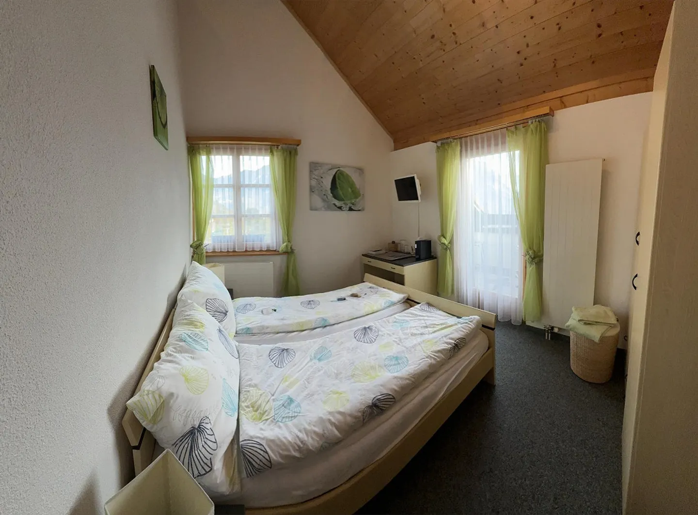 Chambre meublée avec vue magnifique, balcon et petit service - Photo 1 sur 5