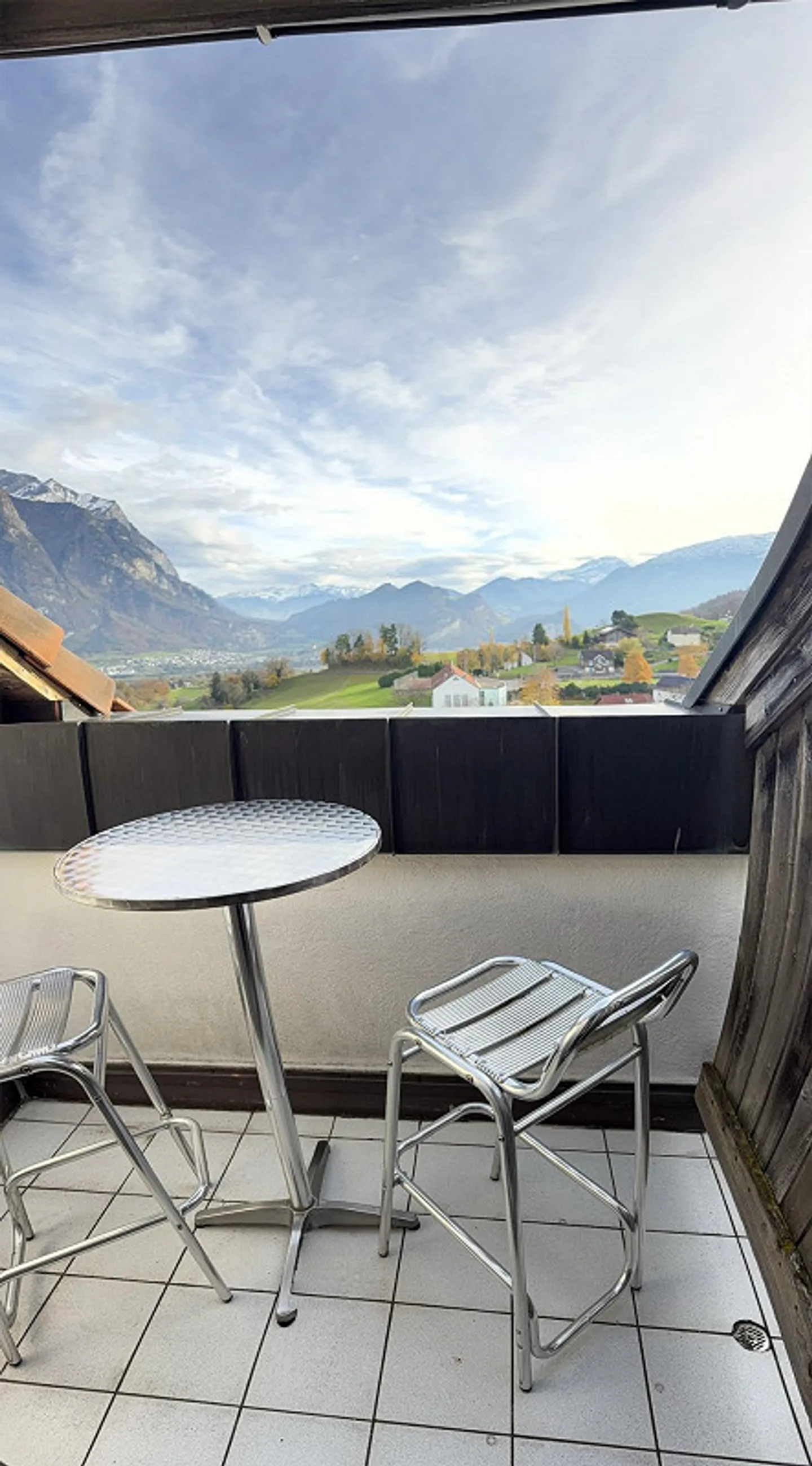 Chambre meublée avec vue magnifique, balcon et petit service - Photo 3 sur 5