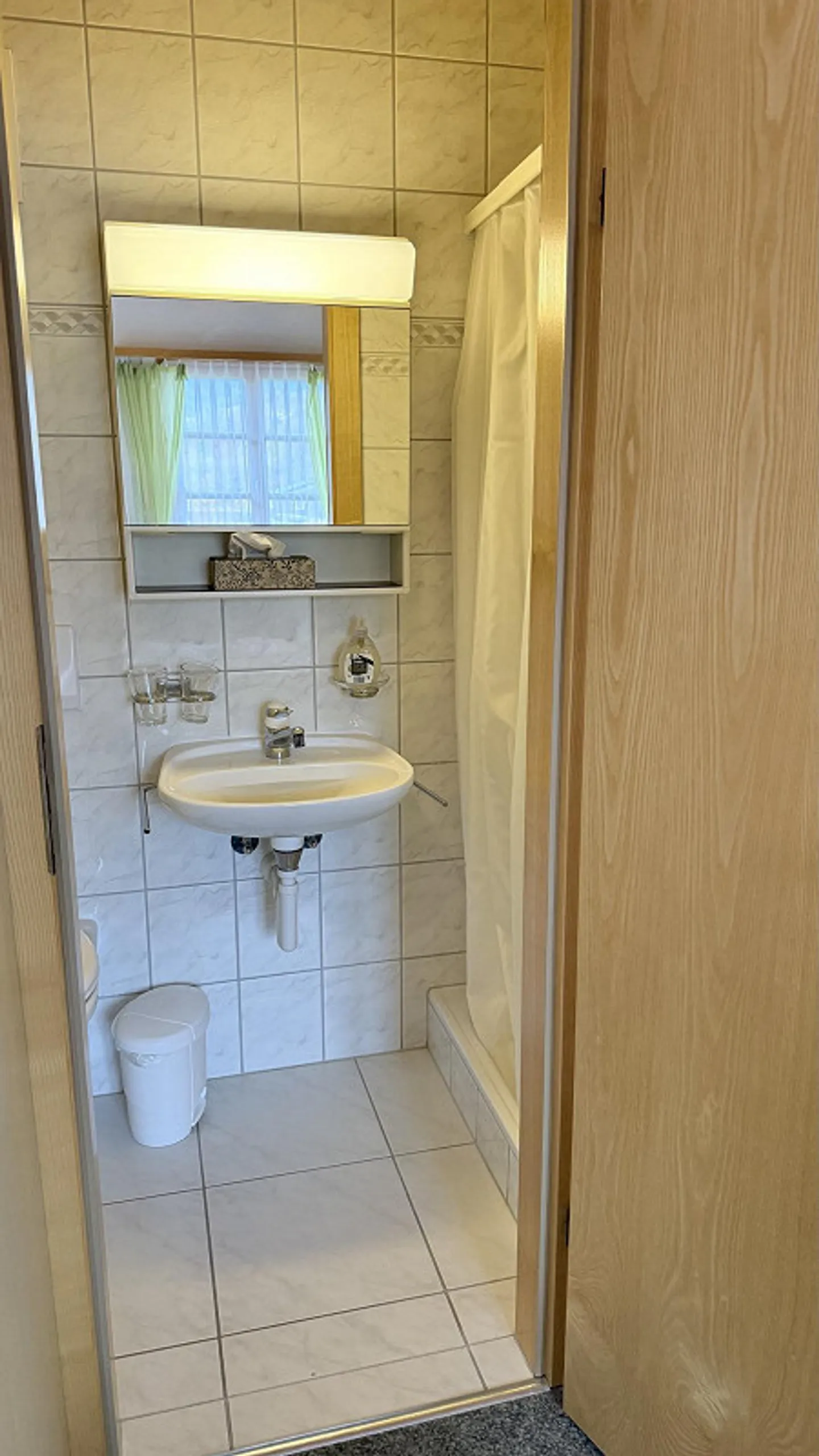 Chambre meublée avec vue magnifique, balcon et petit service - Photo 4 sur 5