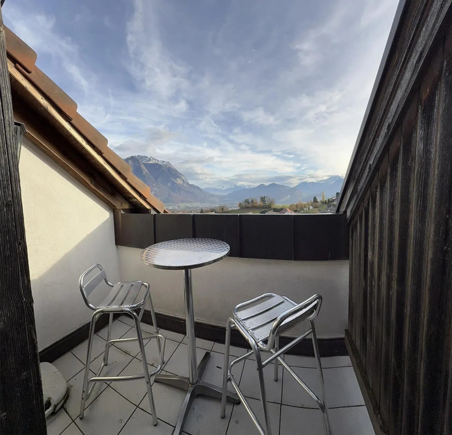 Chambre meublée avec vue magnifique, balcon et petit service - Photo 5 sur 5