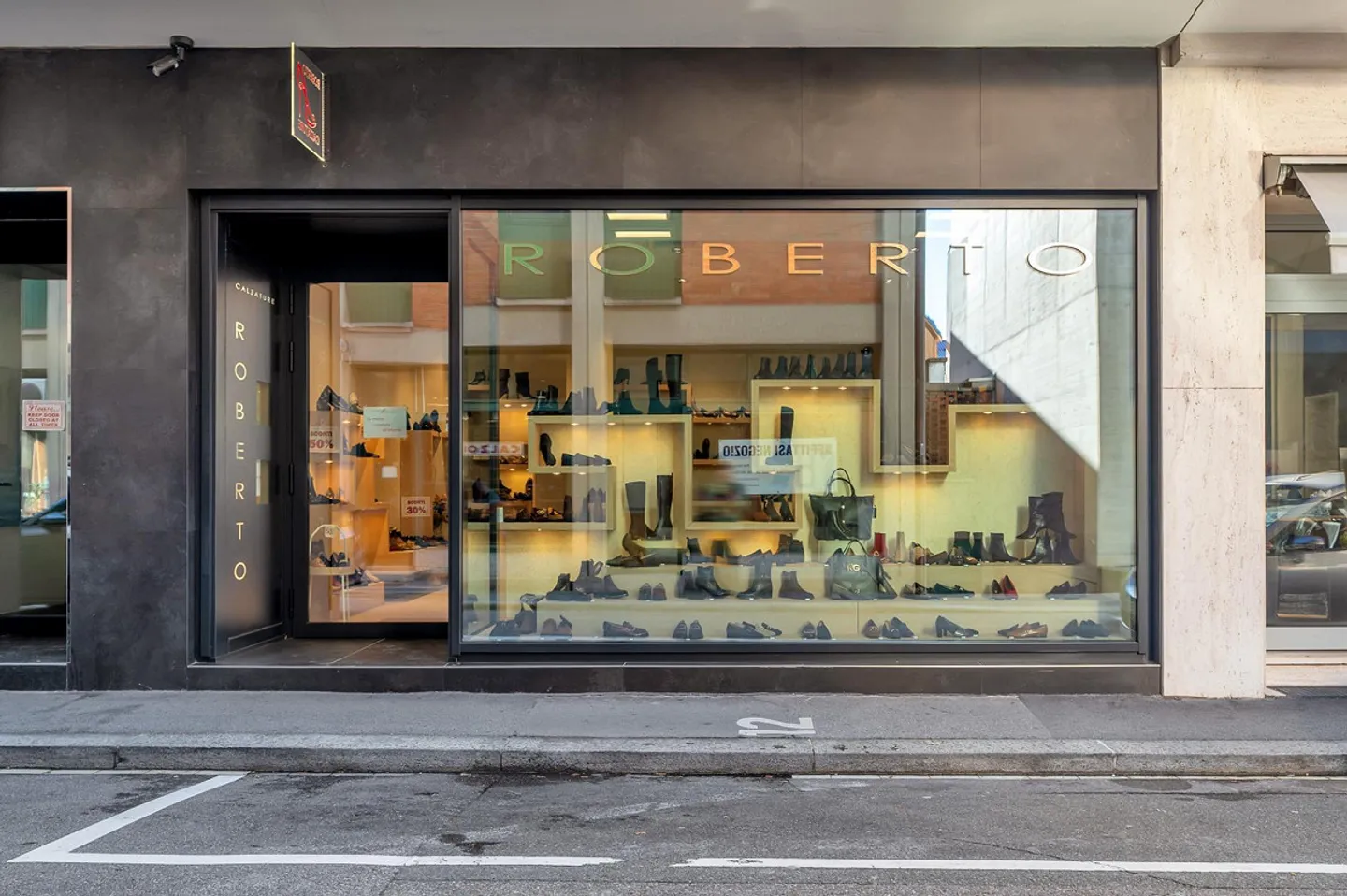 Locaux dans le centre de Lugano - Photo 2 sur 4