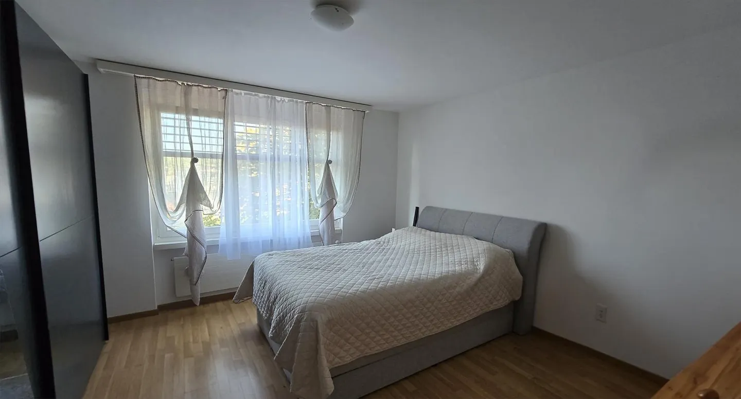 Spacious 2.5 Room Apartment with a View of the Greenery - Photo 5 of 10