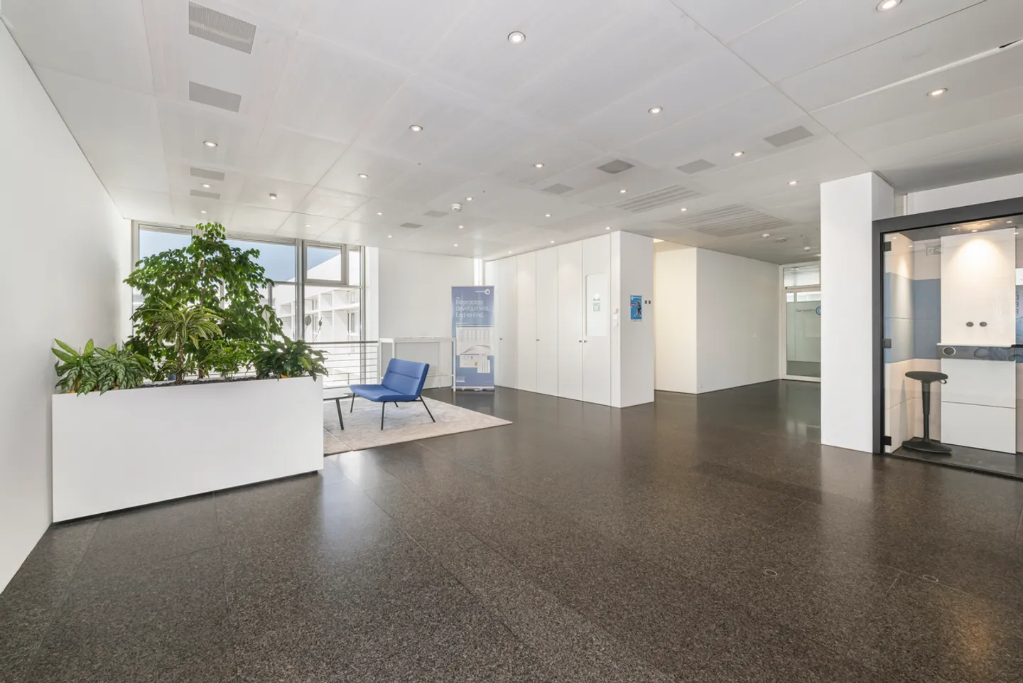 Espaces de bureau - dans le White Plaza près de la gare SBB, environ 200m2 à 400m2 - Photo 2 sur 13