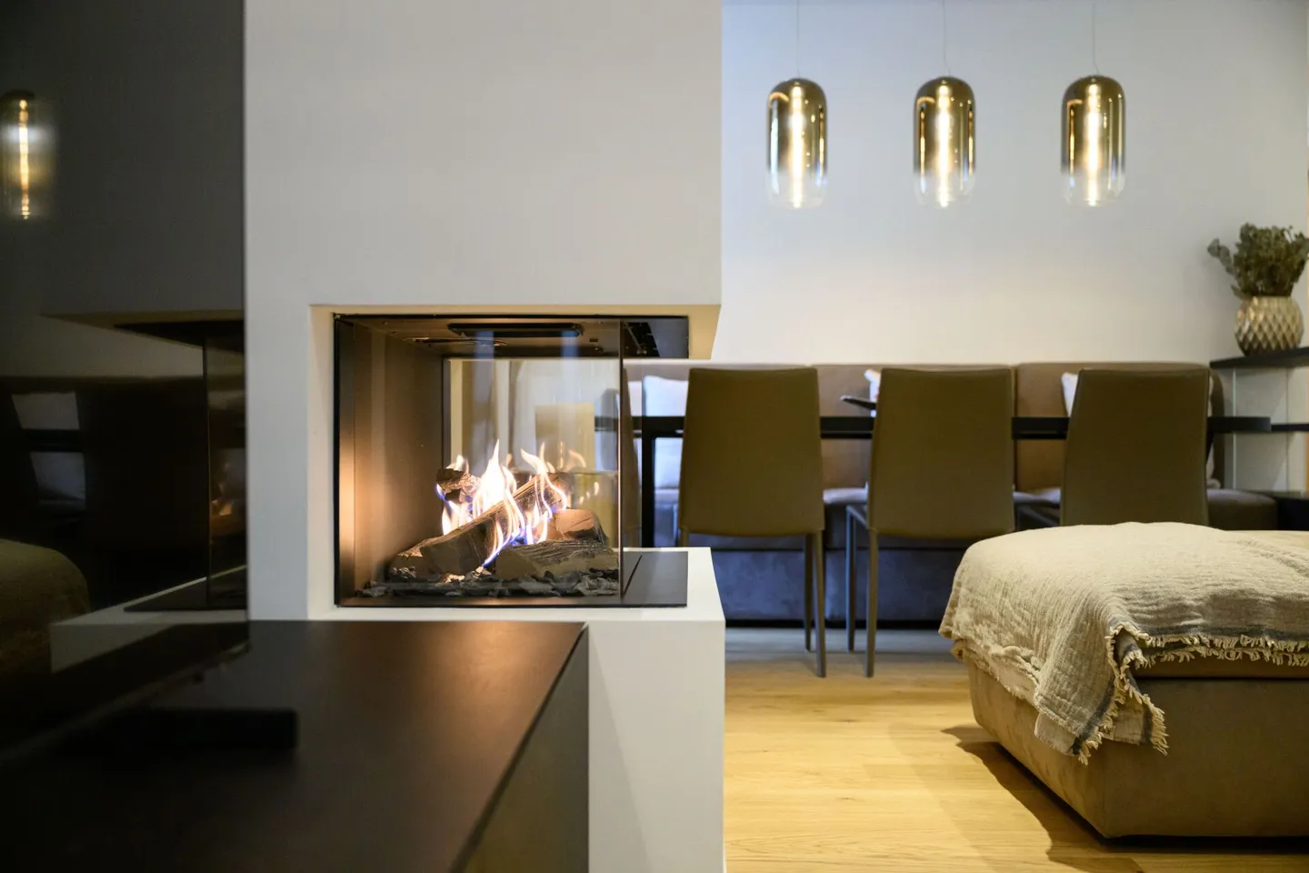 Luxury Penthouse with Mountain Views - Photo 5 of 13