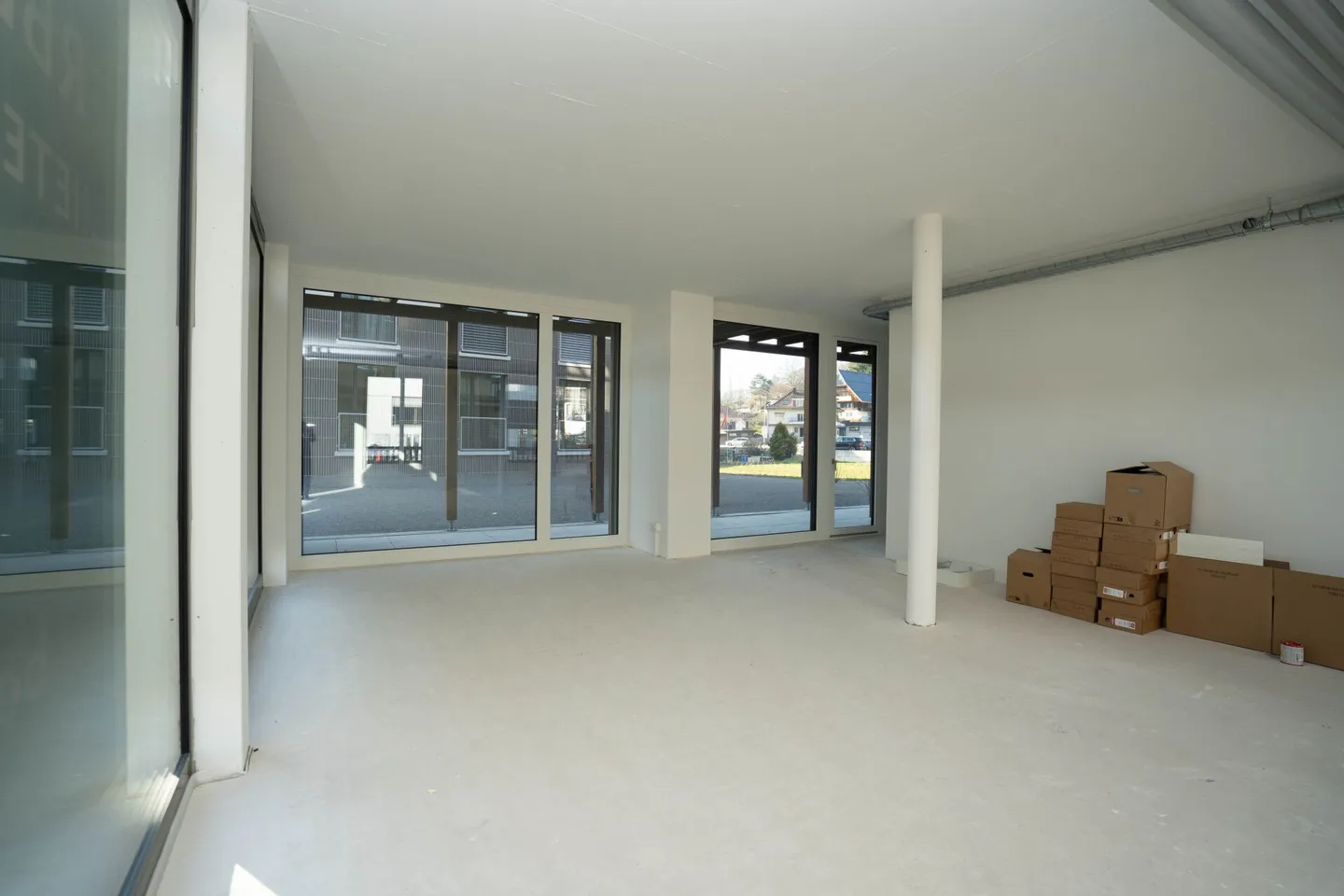 B102 - 86 m2 SPAZIO COMMERCIALE DIRETTAMENTE ALLA STAZIONE - Foto 10 di 14