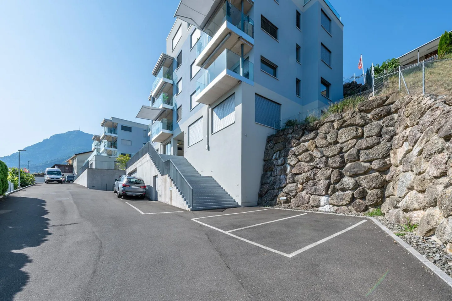 Commercial Space 79 m² - Photo 2 of 13