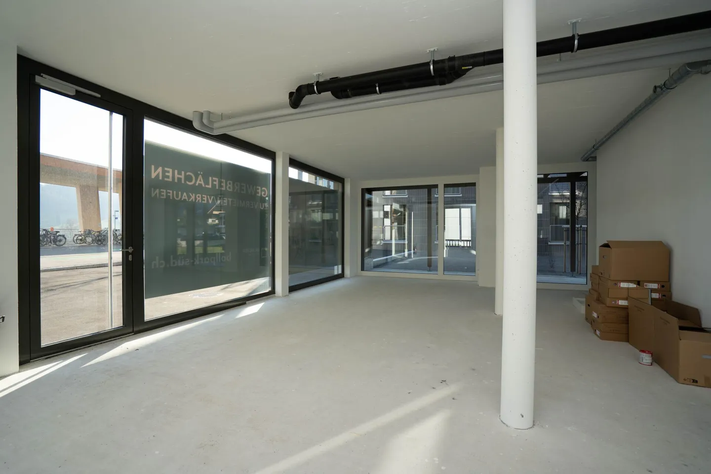 B102 - 86 m2 SPAZIO COMMERCIALE DIRETTAMENTE ALLA STAZIONE - Foto 8 di 14