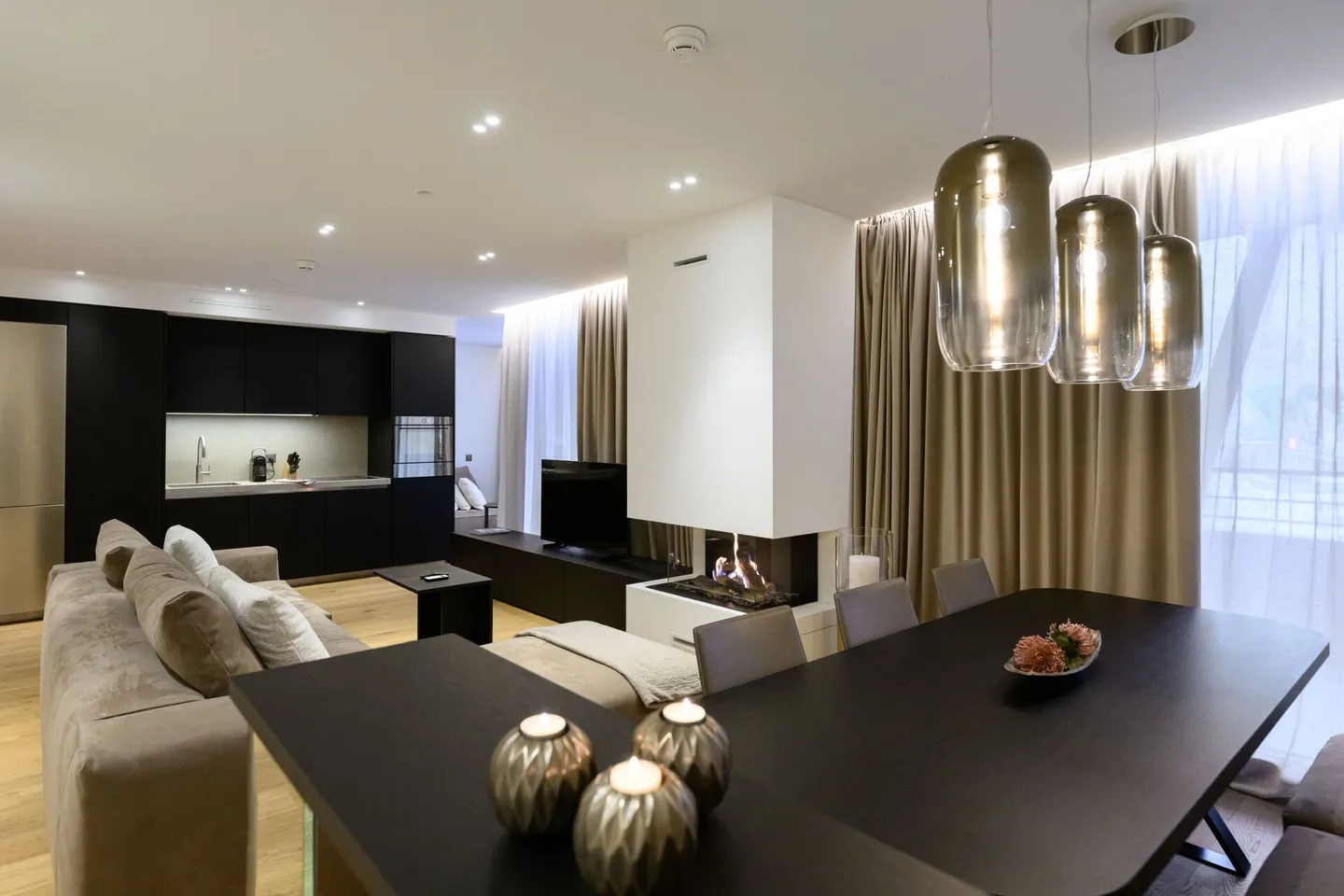 Luxury Penthouse with Mountain Views - Photo 6 of 13