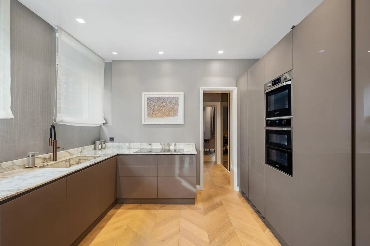 Elegante Attico Duplex con Vista Lago - Foto 5 di 13