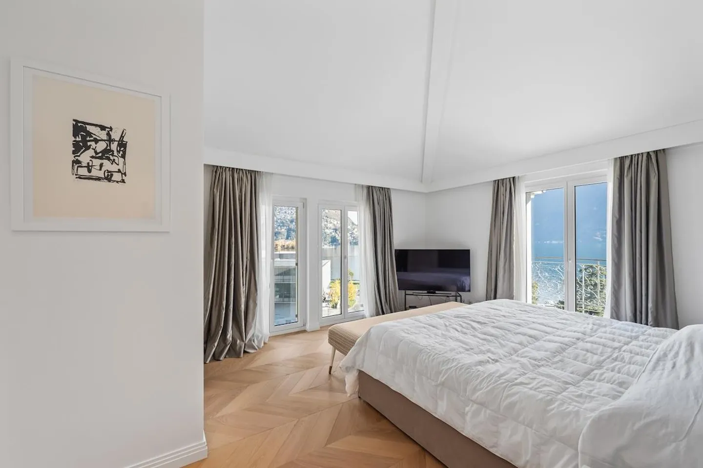 Elegante Attico Duplex con Vista Lago - Foto 8 di 13