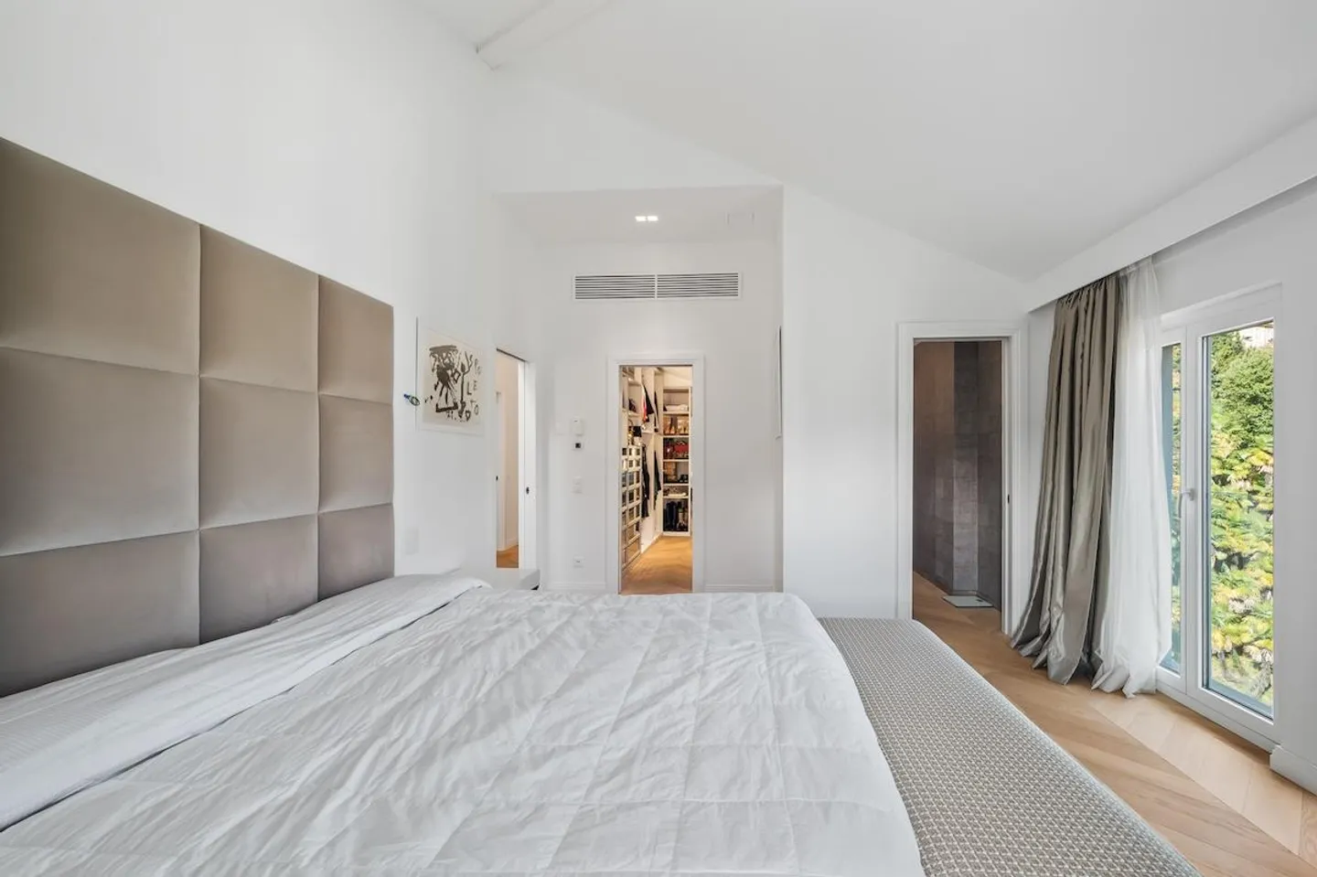 Elegante Attico Duplex con Vista Lago - Foto 9 di 13