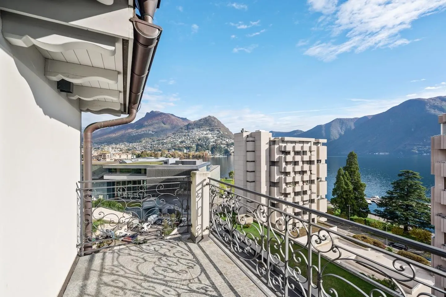 Elegante Attico Duplex con Vista Lago - Foto 11 di 13